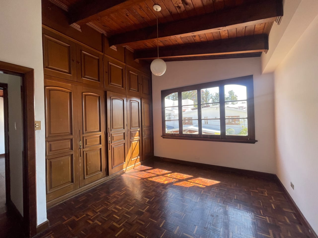 🏡✨ CASA EN VENTA EN ZONA 14 - CON JARDÍN ✨🏡 — Casa en Venta en La Villa, Zona 14, Guatemala, Ciudad — foto 1 de 7