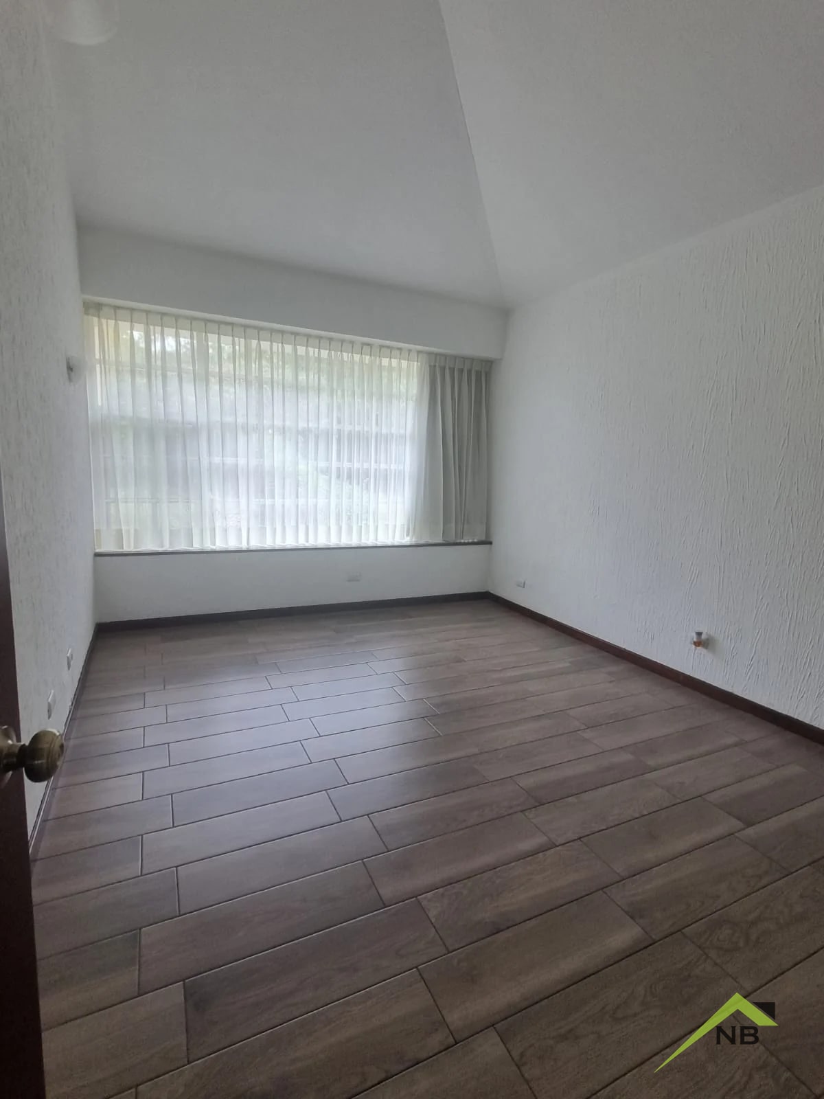 Casa de 3 niveles en Renta Elgin Zona 13 - 16