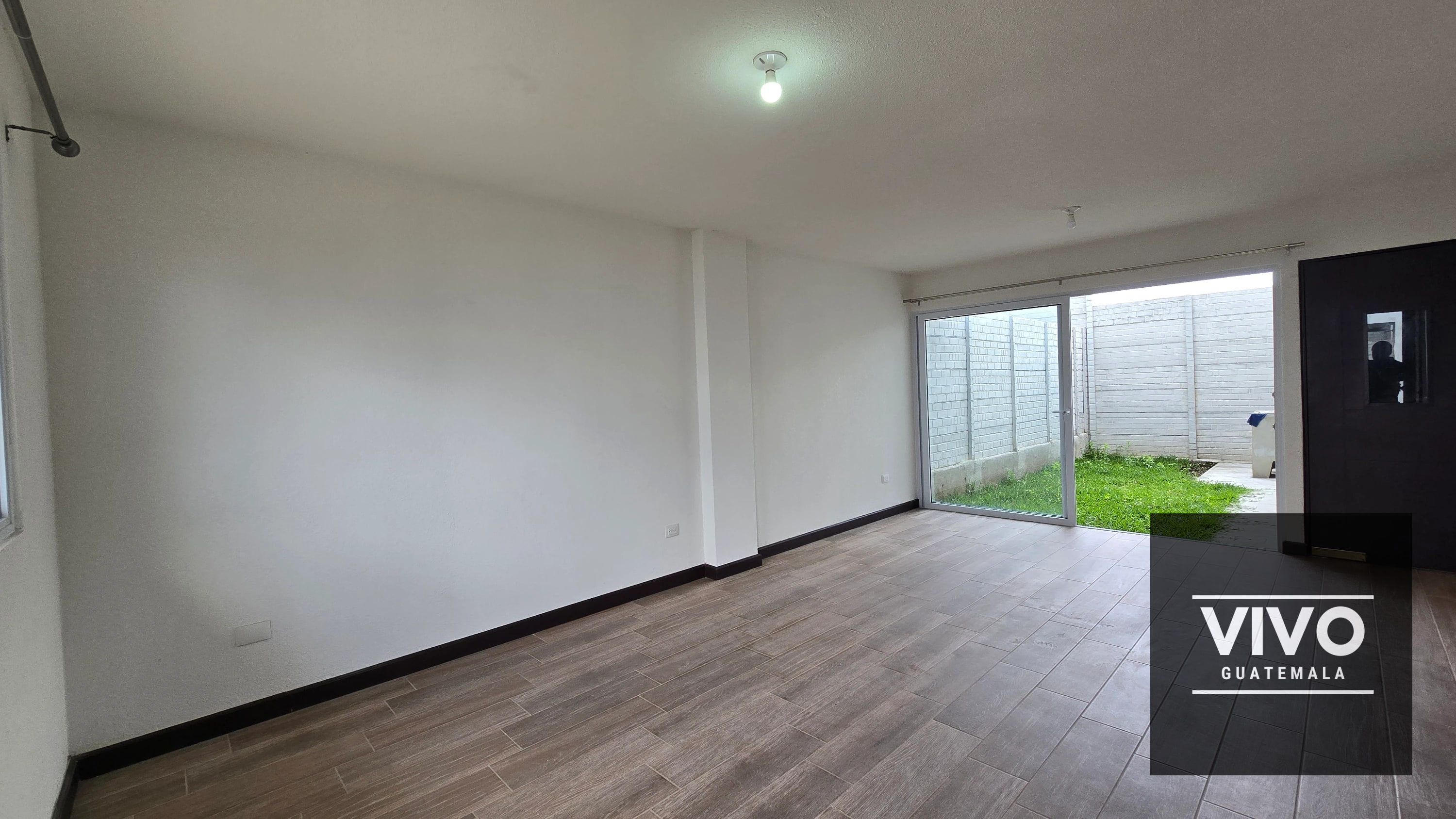 Se renta casa con jardín en Condominio Florenza, San José Pinula — Casa en Alquiler en Condado Florenza, San José Pinula, Guatemala, Ciudad — foto 2 de 12