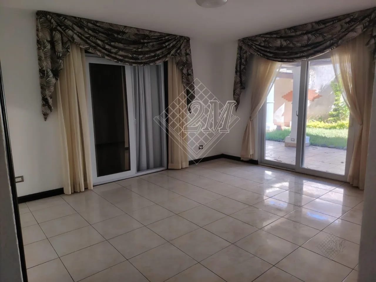 CAES KM 19.4, VILLAS EL PINAR, ATRÁS DE STARBUCKS, FRAIJANES, CASA EN VENTA — Casa en Venta en Villas del Pinar, Carretera a El Salvador, Guatemala, Ciudad — foto 4 de 15