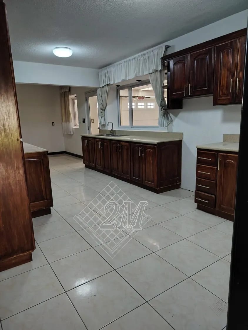 CAES KM 19.4, VILLAS EL PINAR, ATRÁS DE STARBUCKS, FRAIJANES, CASA EN VENTA — Casa en Venta en Villas del Pinar, Carretera a El Salvador, Guatemala, Ciudad — foto 7 de 15