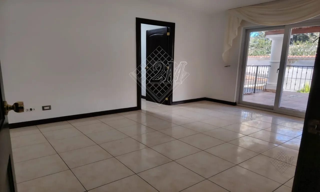 CAES KM 19.4, VILLAS EL PINAR, ATRÁS DE STARBUCKS, FRAIJANES, CASA EN VENTA — Casa en Venta en Villas del Pinar, Carretera a El Salvador, Guatemala, Ciudad — foto 12 de 15