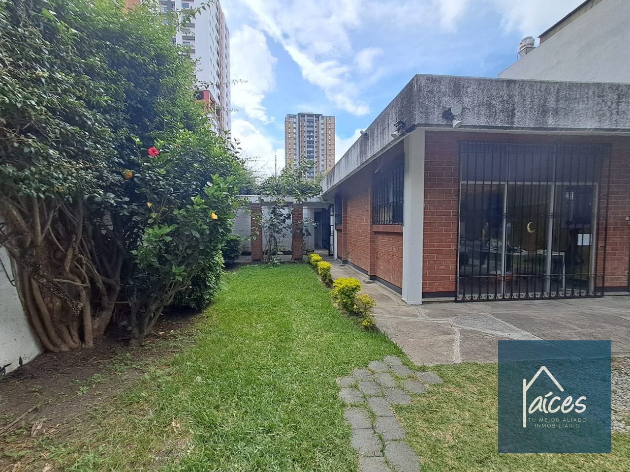 Casa para oficina en renta Zona 10 (D) — Casa en Alquiler en Zona 10, Guatemala, Ciudad — foto 9 de 11