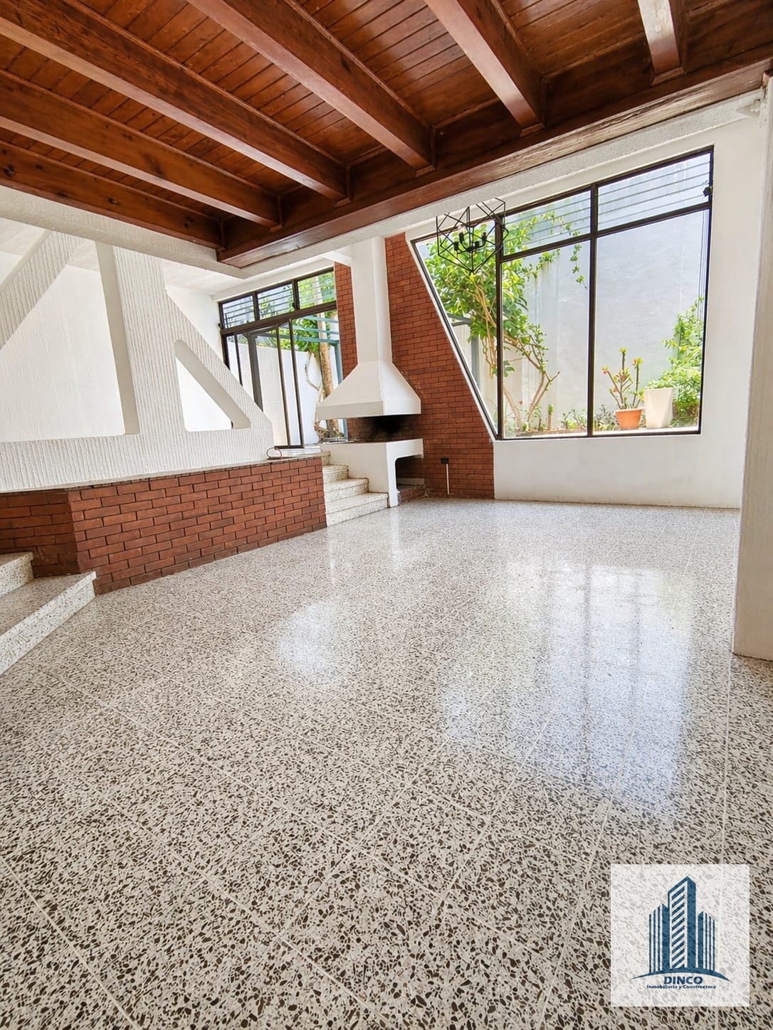 Alquilo Casa en Zona 10 - 3