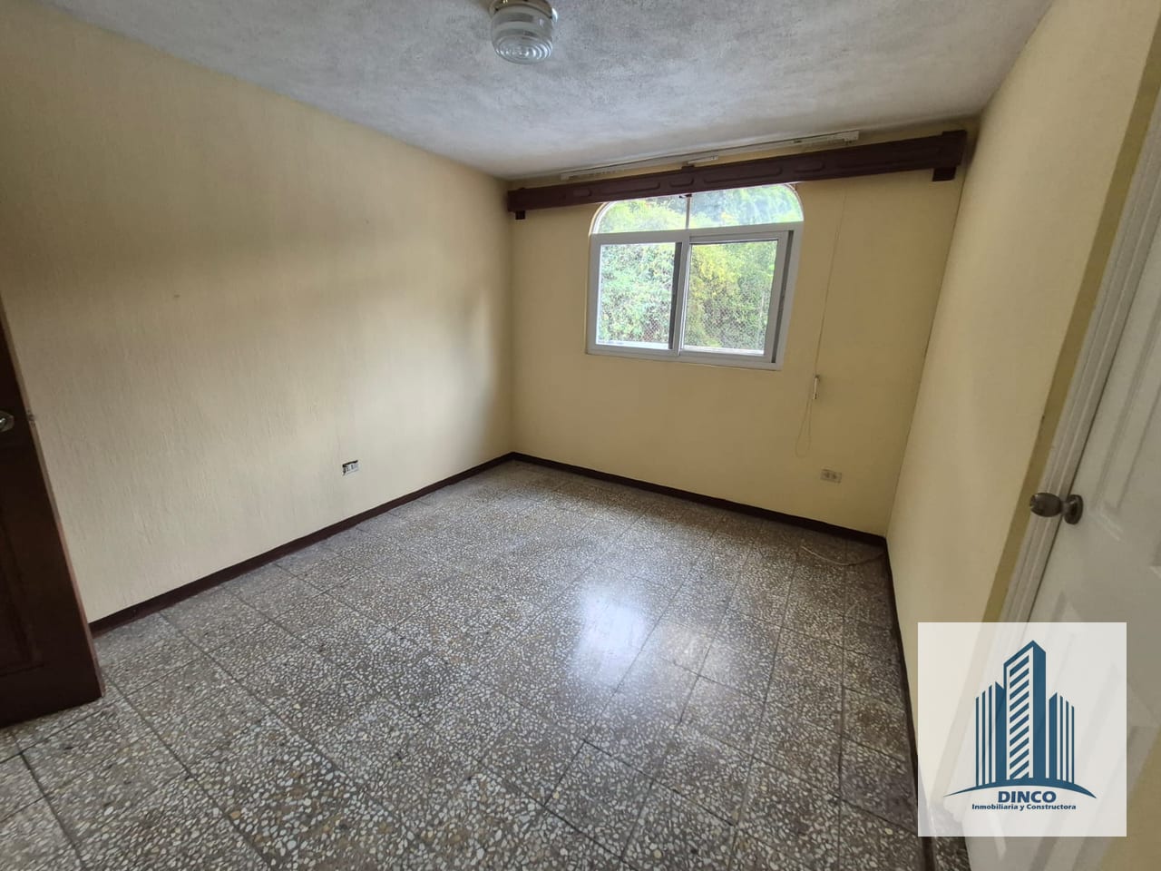 Vendo Casa Colonia Jardines de Tikal 1 Zona 7 — Casa en Venta en Zona 7, Guatemala, Ciudad — foto 6 de 8