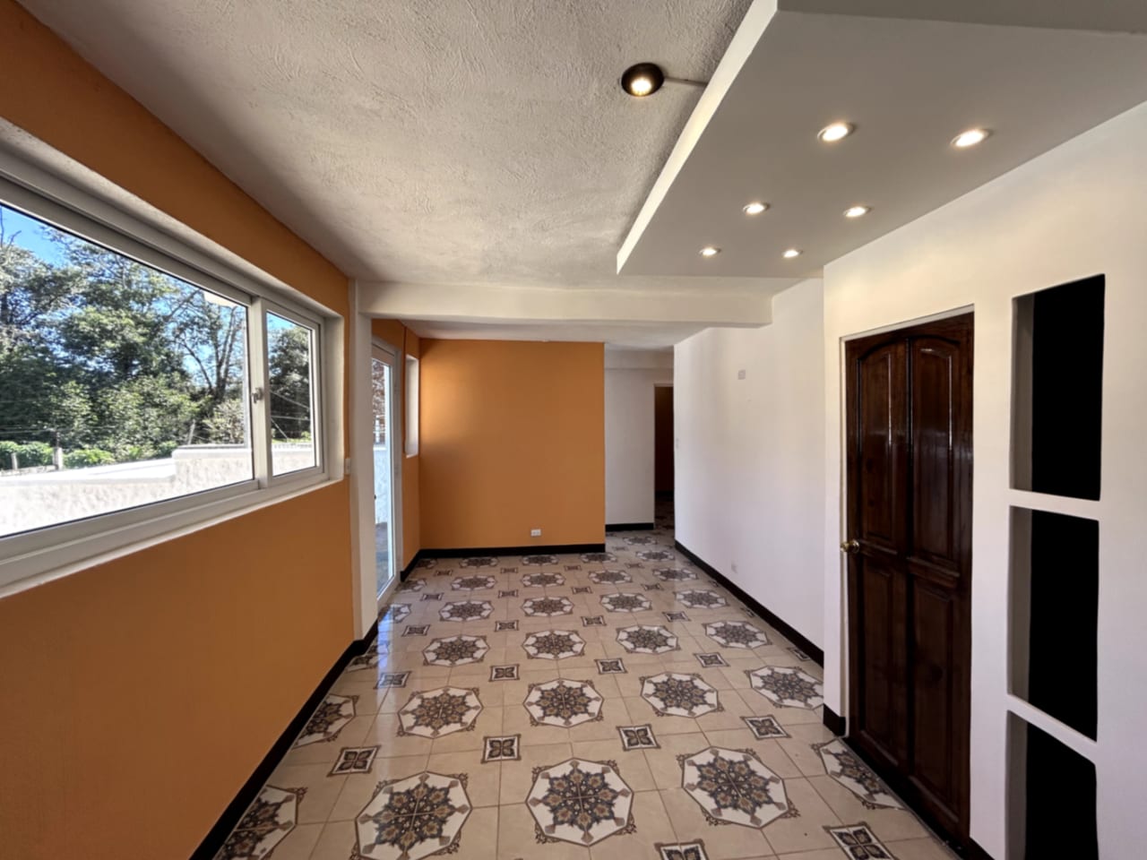CASA CON SALÓN SOCIAL EN SAN LUCAS SACATEPÉQUEZ — Casa en Venta en San Lucas Sacatepéquez, Sacatepéquez — foto 10 de 17