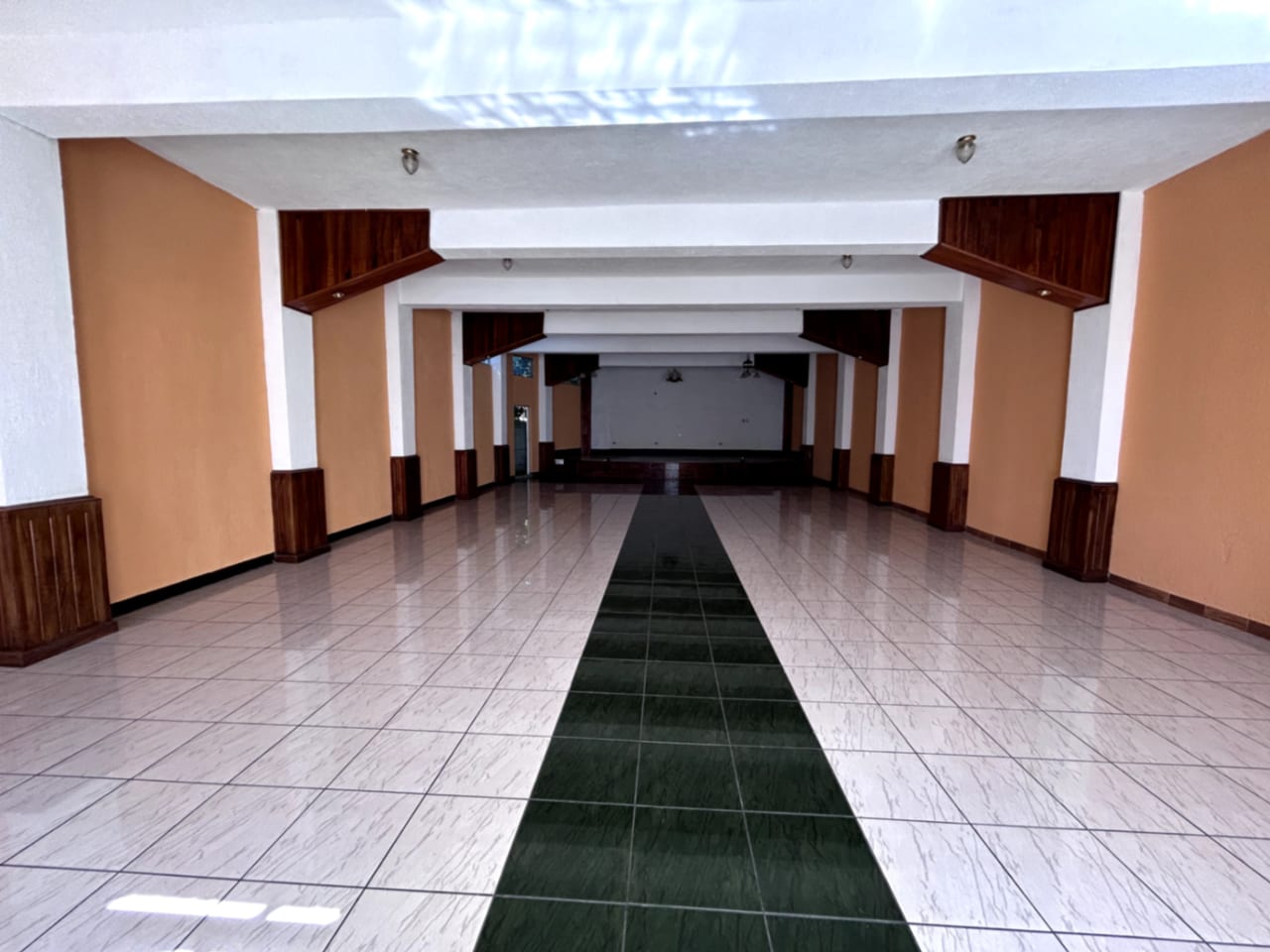 CASA CON SALÓN SOCIAL EN SAN LUCAS SACATEPÉQUEZ — Casa en Venta en San Lucas Sacatepéquez, Sacatepéquez — foto 6 de 17