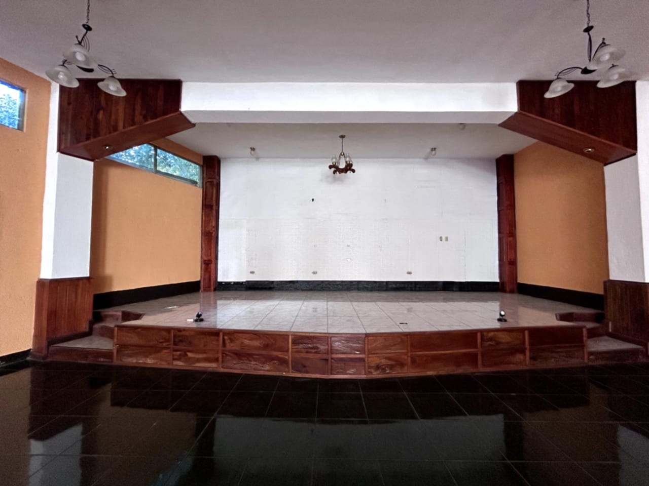 CASA CON SALÓN SOCIAL EN SAN LUCAS SACATEPÉQUEZ — Casa en Venta en San Lucas Sacatepéquez, Sacatepéquez — foto 7 de 17