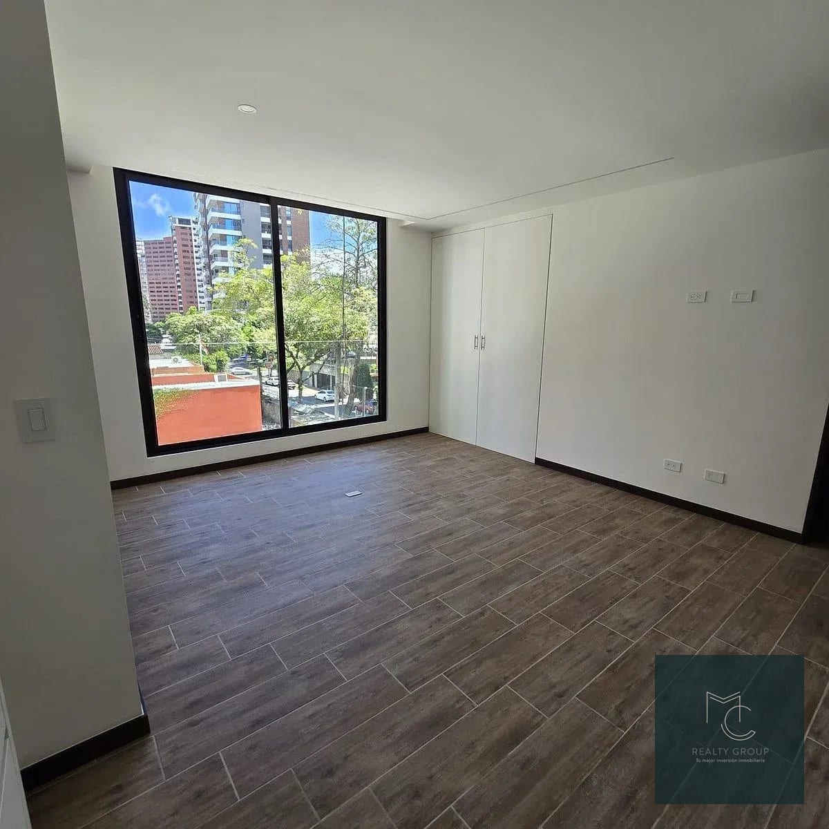 Apartamento en RENTA y VENTA / Torre Ferrán Zona 14 — Apartamento en Alquiler en Zona 14, Guatemala, Ciudad — foto 3 de 11