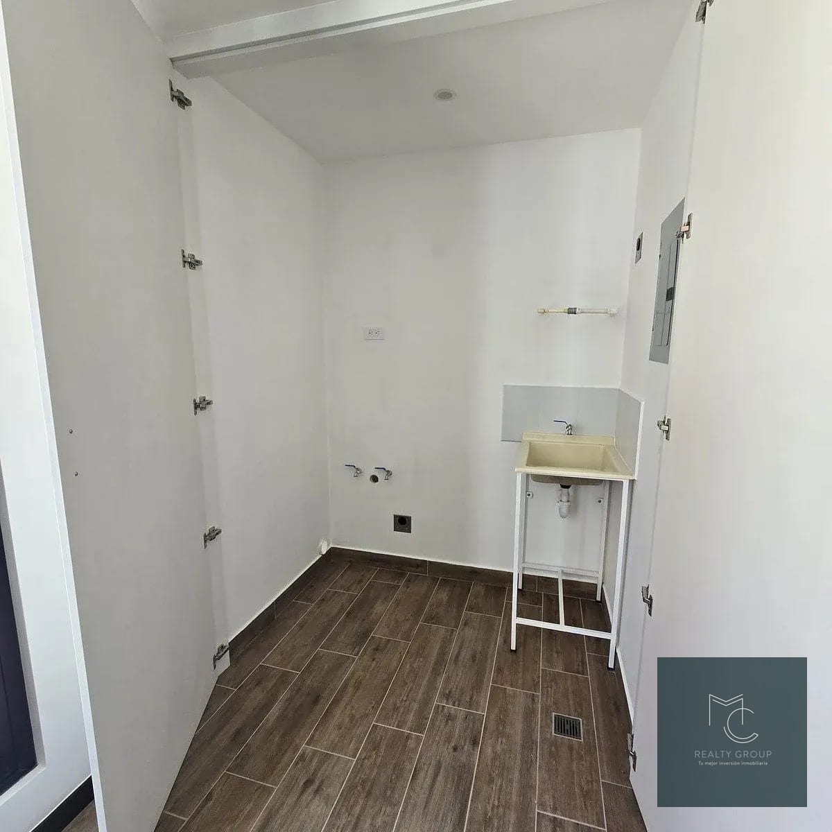 Apartamento en RENTA y VENTA / Torre Ferrán Zona 14 — Apartamento en Alquiler en Zona 14, Guatemala, Ciudad — foto 5 de 11