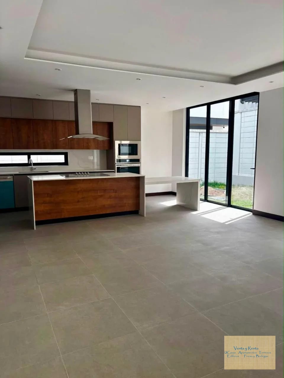 Zona 10 Casa en Exclusivo Condominio Molié — Casa en Venta en Zona 10, Guatemala, Ciudad — foto 2 de 11