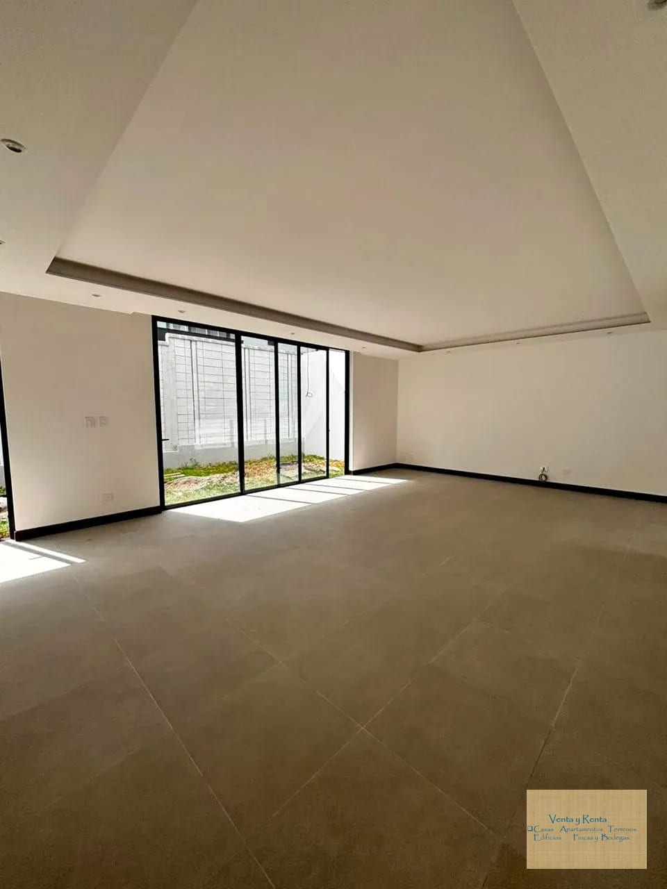 Zona 10 Casa en Exclusivo Condominio Molié — Casa en Venta en Zona 10, Guatemala, Ciudad — foto 3 de 11