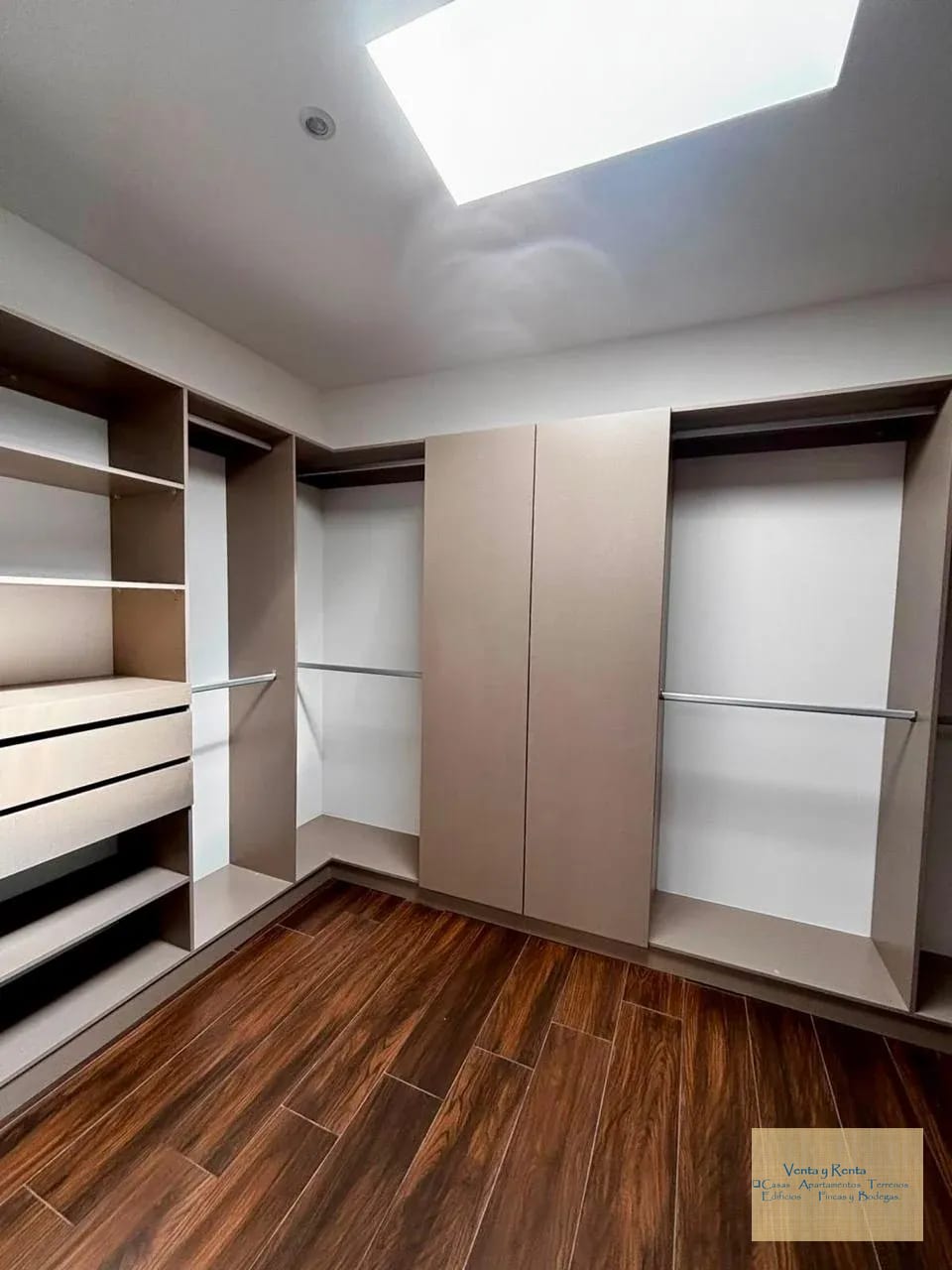 Zona 10 Casa en Exclusivo Condominio Molié — Casa en Venta en Zona 10, Guatemala, Ciudad — foto 10 de 11