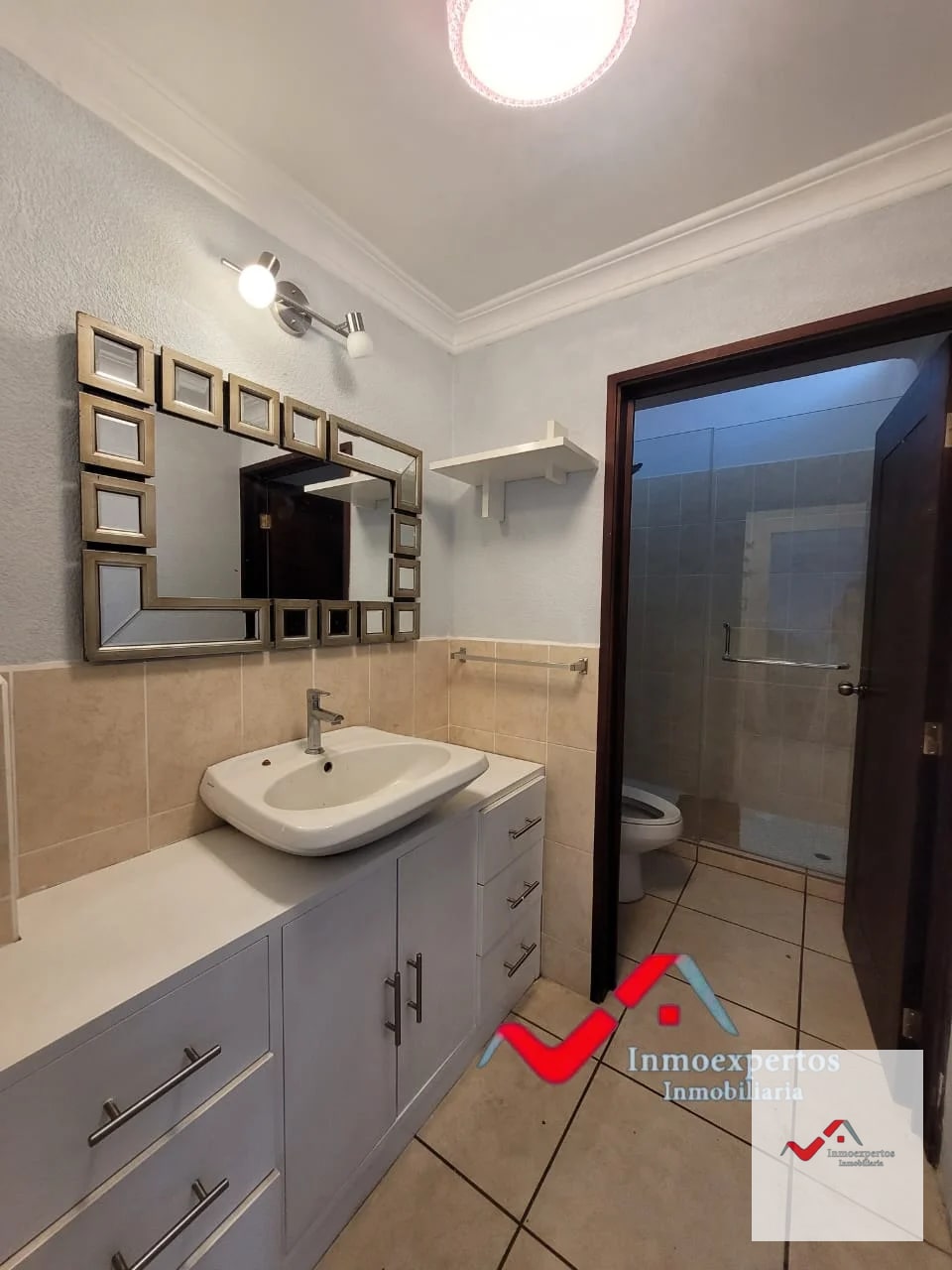 CASA EN RENTA EN PRADOS DE SAN CRISTOBAL, ZONA 8 DE MIXCO — Casa en Alquiler en Prados de San Cristóbal, Zona 8 Mixco, Guatemala, Ciudad — foto 12 de 15