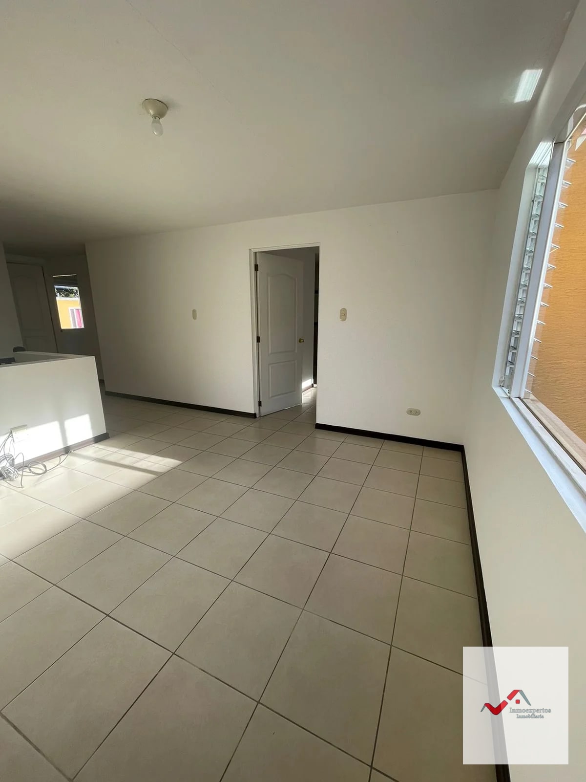 CASA EN VENTA EN CONDOMINIO BOSQUES DE SAN MARINO, ZONA 8 DE MIXCO — Casa en Venta en Zona 8 Mixco, Guatemala, Ciudad — foto 10 de 17