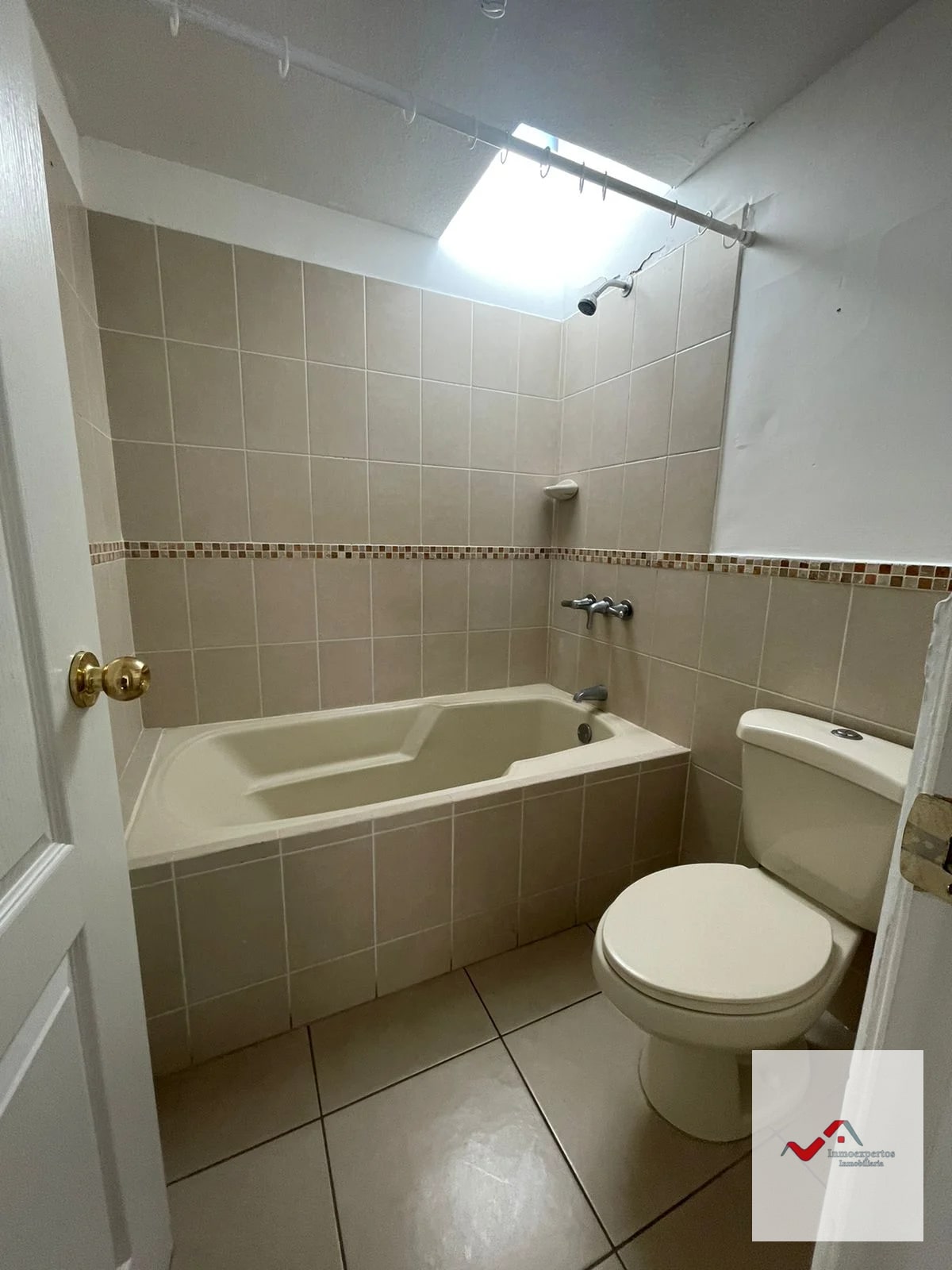 CASA EN VENTA EN CONDOMINIO BOSQUES DE SAN MARINO, ZONA 8 DE MIXCO — Casa en Venta en Zona 8 Mixco, Guatemala, Ciudad — foto 13 de 17