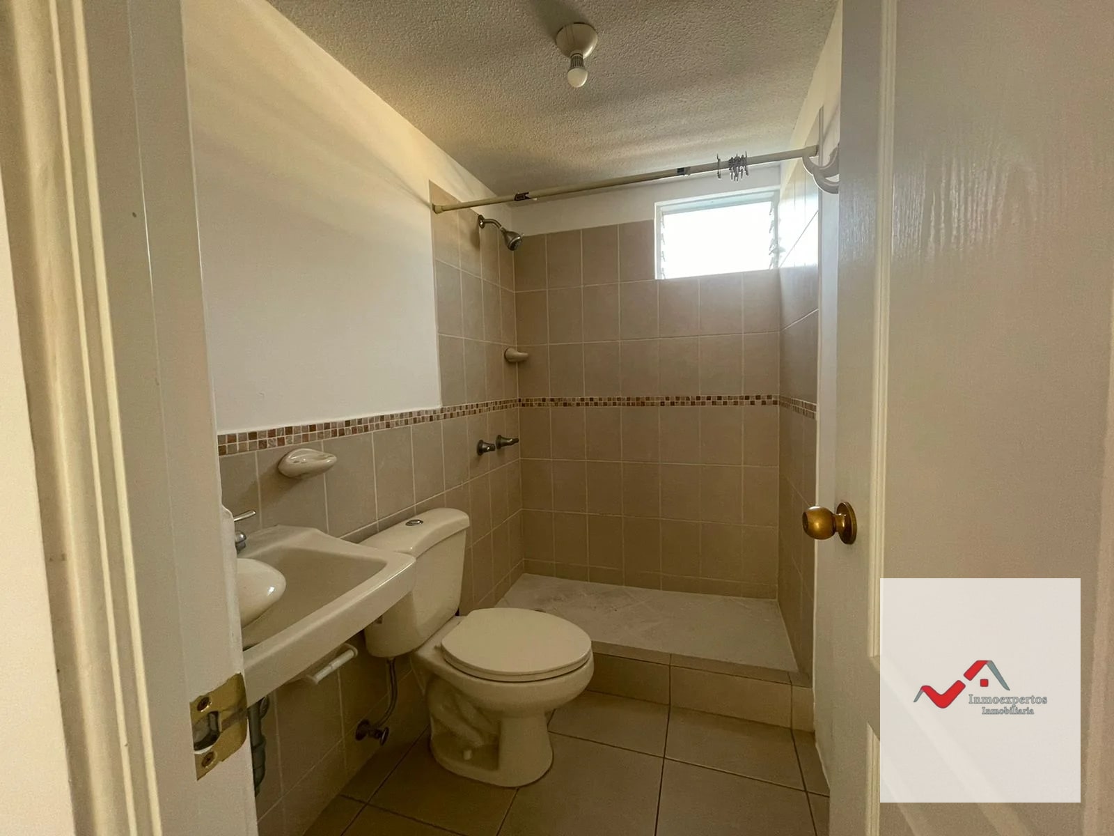CASA EN VENTA EN CONDOMINIO BOSQUES DE SAN MARINO, ZONA 8 DE MIXCO — Casa en Venta en Zona 8 Mixco, Guatemala, Ciudad — foto 16 de 17