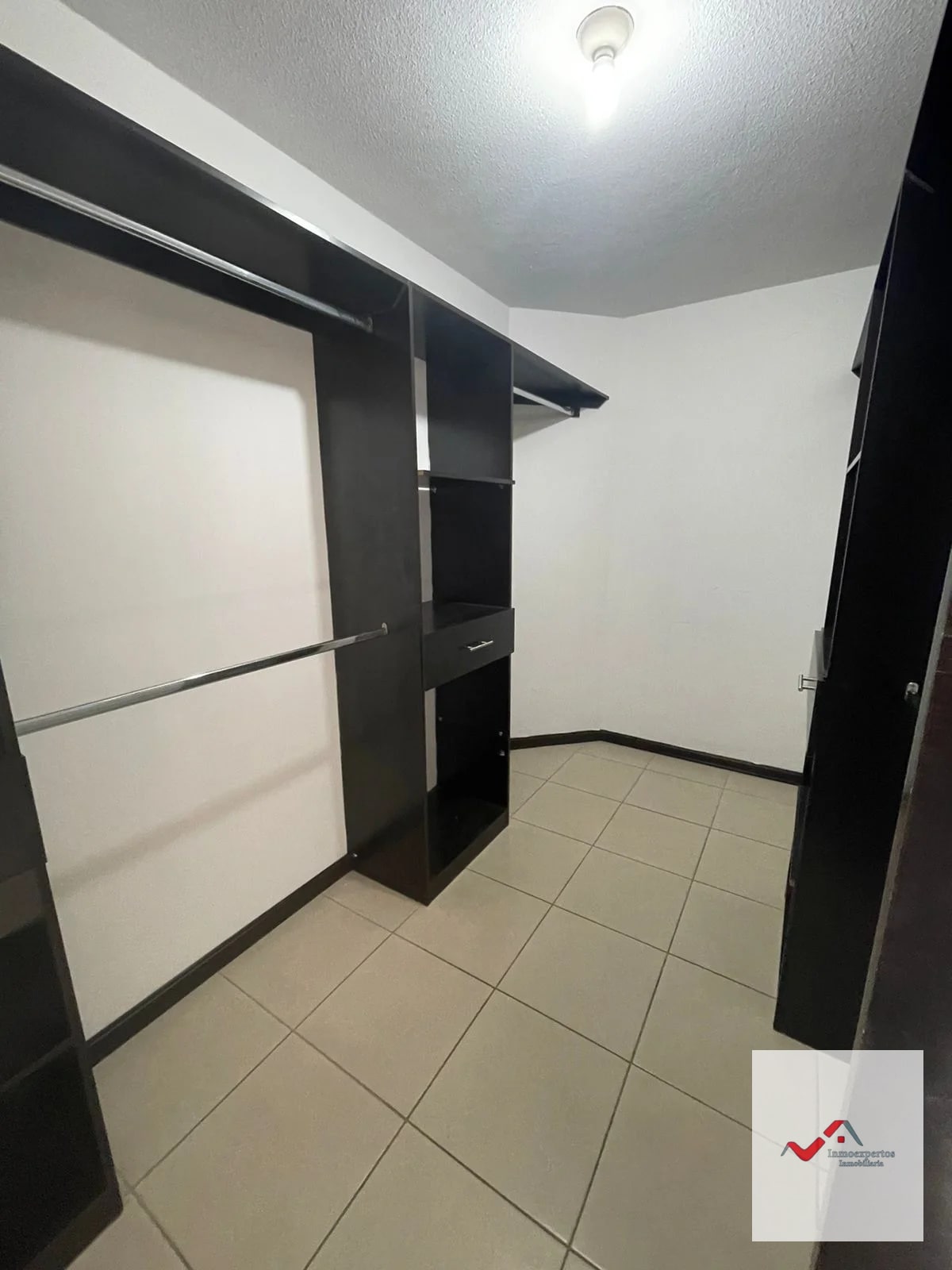 CASA EN VENTA EN CONDOMINIO BOSQUES DE SAN MARINO, ZONA 8 DE MIXCO — Casa en Venta en Zona 8 Mixco, Guatemala, Ciudad — foto 14 de 17