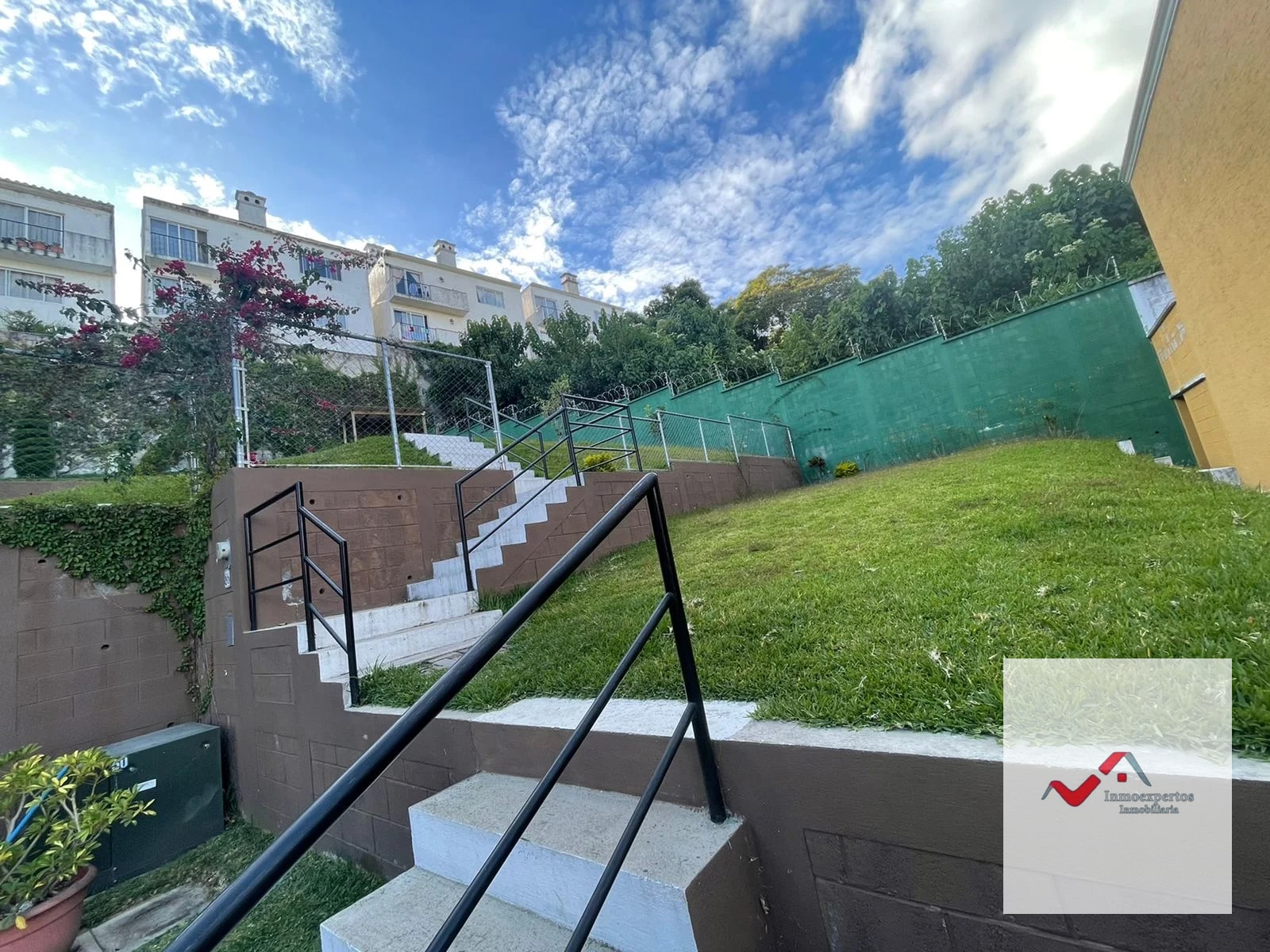 CASA EN VENTA EN CONDOMINIO BOSQUES DE SAN MARINO, ZONA 8 DE MIXCO — Casa en Venta en Zona 8 Mixco, Guatemala, Ciudad — foto 8 de 17