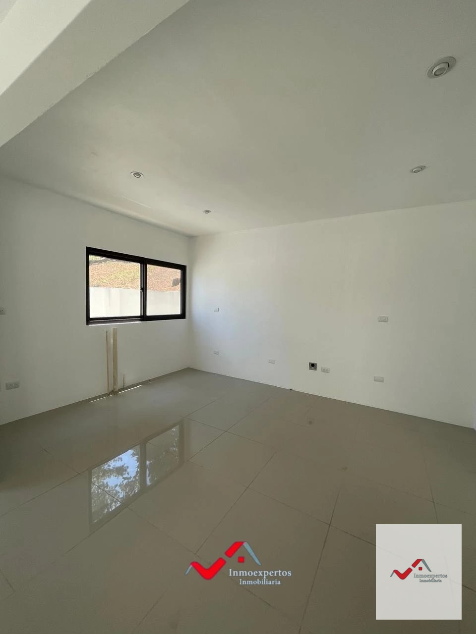CASA EN VENTA EN ZONA 16 — Casa en Venta en Zona 16, Guatemala, Ciudad — foto 4 de 17