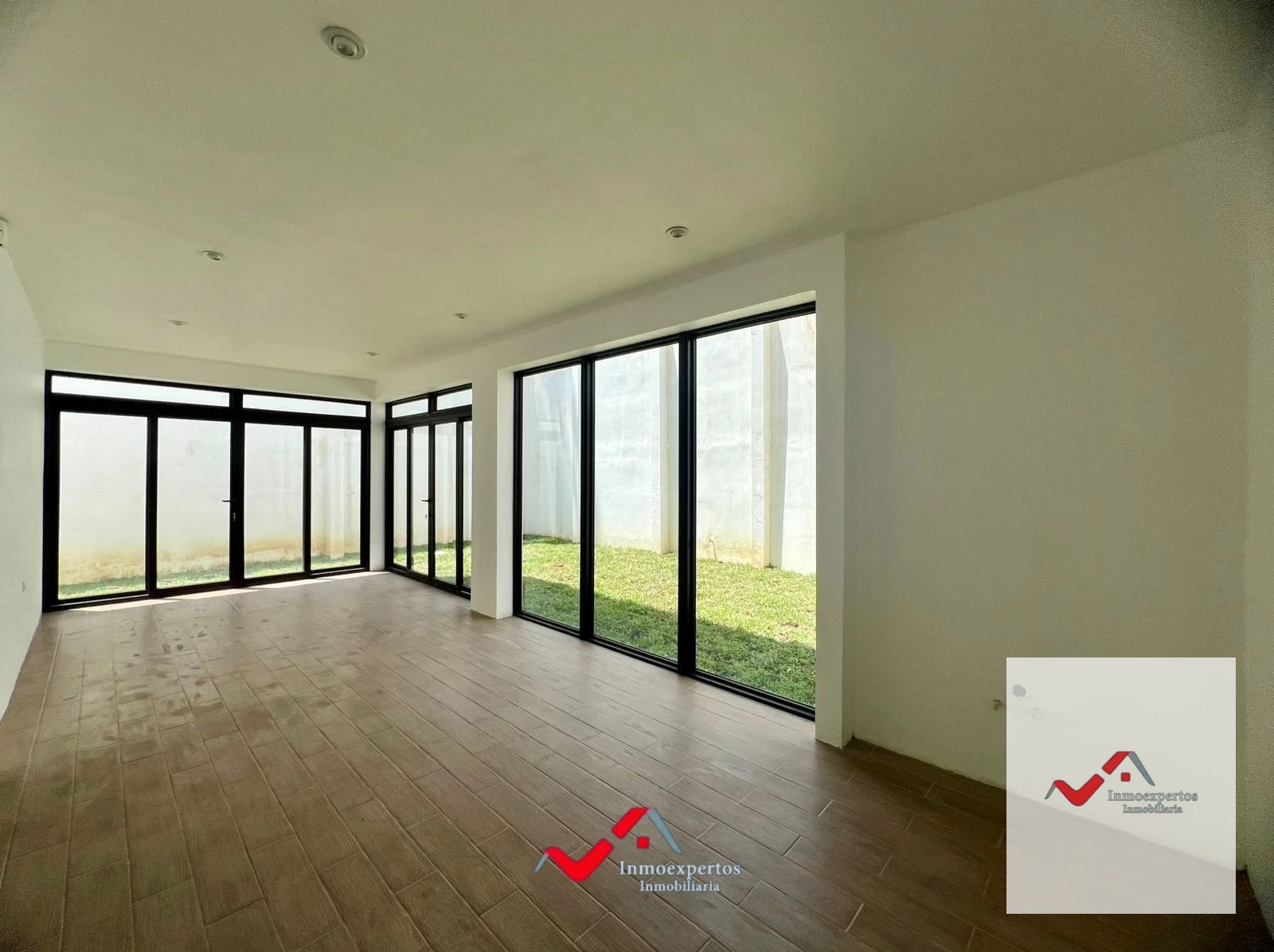 CASA EN VENTA EN ZONA 16 — Casa en Venta en Zona 16, Guatemala, Ciudad — foto 1 de 17