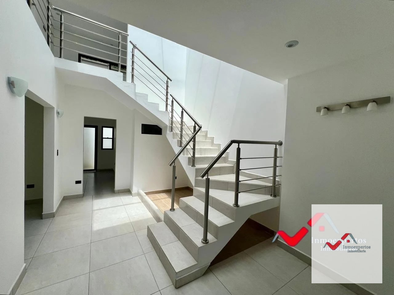 CASA EN VENTA EN ZONA 16 — Casa en Venta en Zona 16, Guatemala, Ciudad — foto 3 de 17