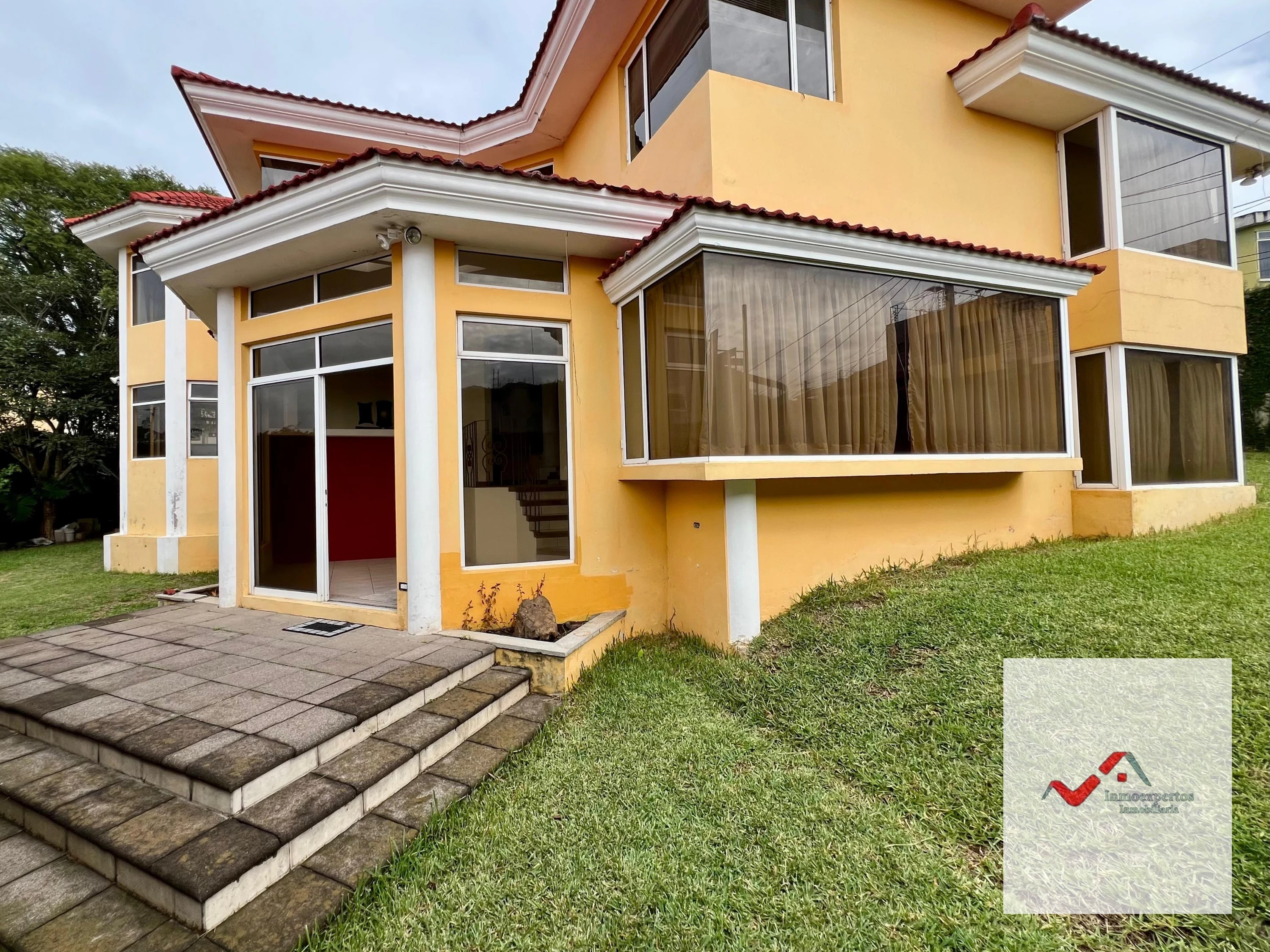 CASA EN VENTA SAN CRISTOBAL, ZONA 8 DE MIXCO RESIDENCIAL LOMA REAL — Casa en Venta en Loma Real, Zona 8 Mixco, Guatemala, Ciudad — foto 3 de 16