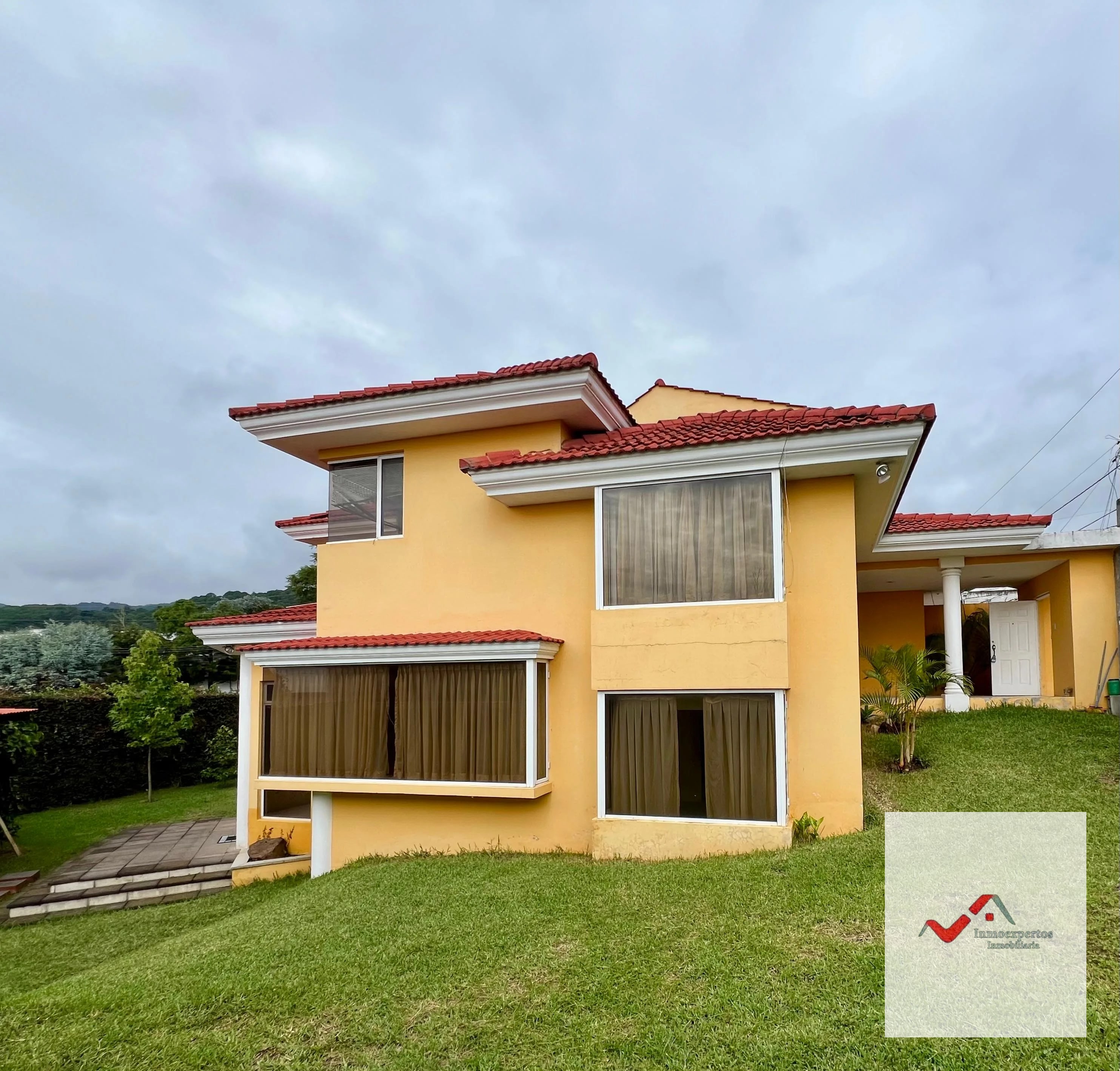 CASA EN VENTA SAN CRISTOBAL, ZONA 8 DE MIXCO RESIDENCIAL LOMA REAL — Casa en Venta en Loma Real, Zona 8 Mixco, Guatemala, Ciudad — foto 2 de 16