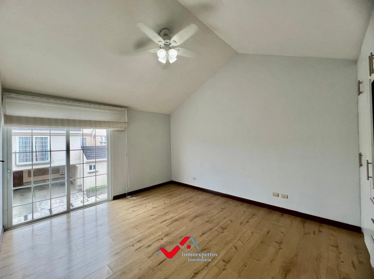 CASA EN RENTA EN PRADOS DE SAN CRISTOBAL, ZONA 8 DE MIXCO — Casa en Alquiler en Prados de San Cristóbal, Zona 8 Mixco, Guatemala, Ciudad — foto 4 de 17