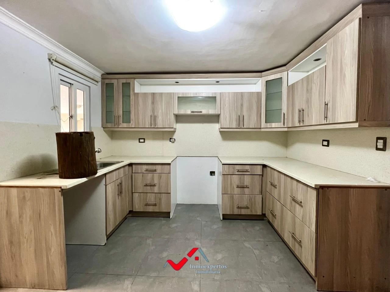 CASA EN RENTA EN PRADOS DE SAN CRISTOBAL, ZONA 8 DE MIXCO — Casa en Alquiler en Prados de San Cristóbal, Zona 8 Mixco, Guatemala, Ciudad — foto 9 de 17