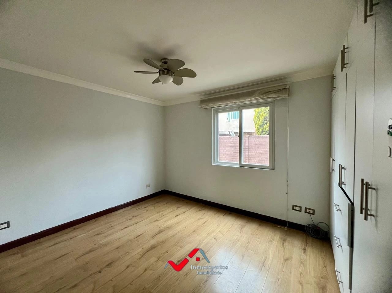 CASA EN RENTA EN PRADOS DE SAN CRISTOBAL, ZONA 8 DE MIXCO — Casa en Alquiler en Prados de San Cristóbal, Zona 8 Mixco, Guatemala, Ciudad — foto 10 de 17