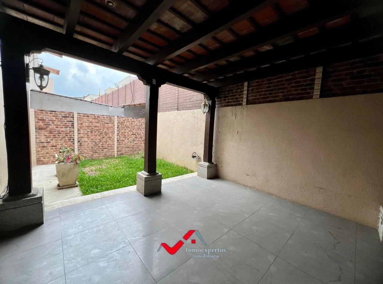 CASA EN RENTA EN PRADOS DE SAN CRISTOBAL, ZONA 8 DE MIXCO — Casa en Alquiler en Prados de San Cristóbal, Zona 8 Mixco, Guatemala, Ciudad — foto 2 de 17