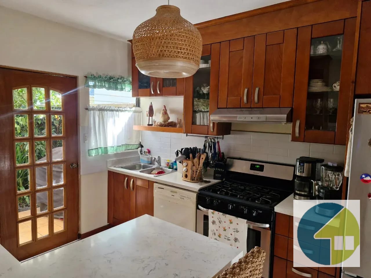 Hermosa Casa de 2 Niveles en Terravista con Amplio Jardín — Casa en Venta en Terravista, Carretera a El Salvador, Guatemala, Ciudad — foto 9 de 16