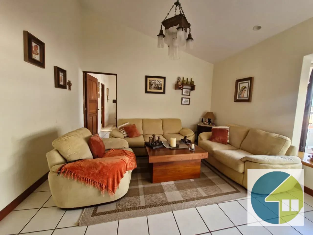 Hermosa Casa de 2 Niveles en Terravista con Amplio Jardín — Casa en Venta en Terravista, Carretera a El Salvador, Guatemala, Ciudad — foto 12 de 16