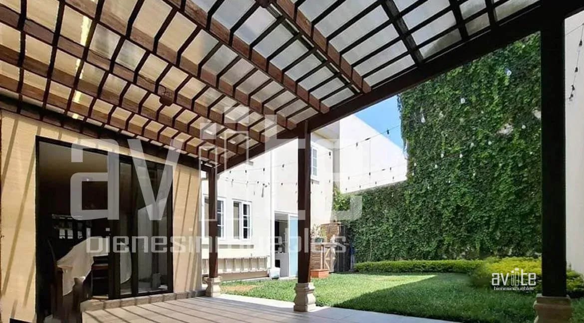 CONDADO NARANJO: Real Navarra, Alameda Norte Q3,850,000 — Casa en Venta en Condado Naranjo, Zona 4 Mixco, Guatemala, Ciudad — foto 1 de 8