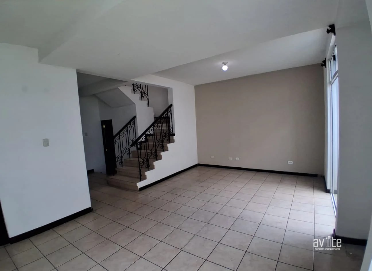 Cañadas del Naranjo, zona 4 de Mixco. Casa en venta Q1,900,000 — Casa en Venta en Montserrat II, Zona 4 Mixco, Guatemala, Ciudad — foto 10 de 15