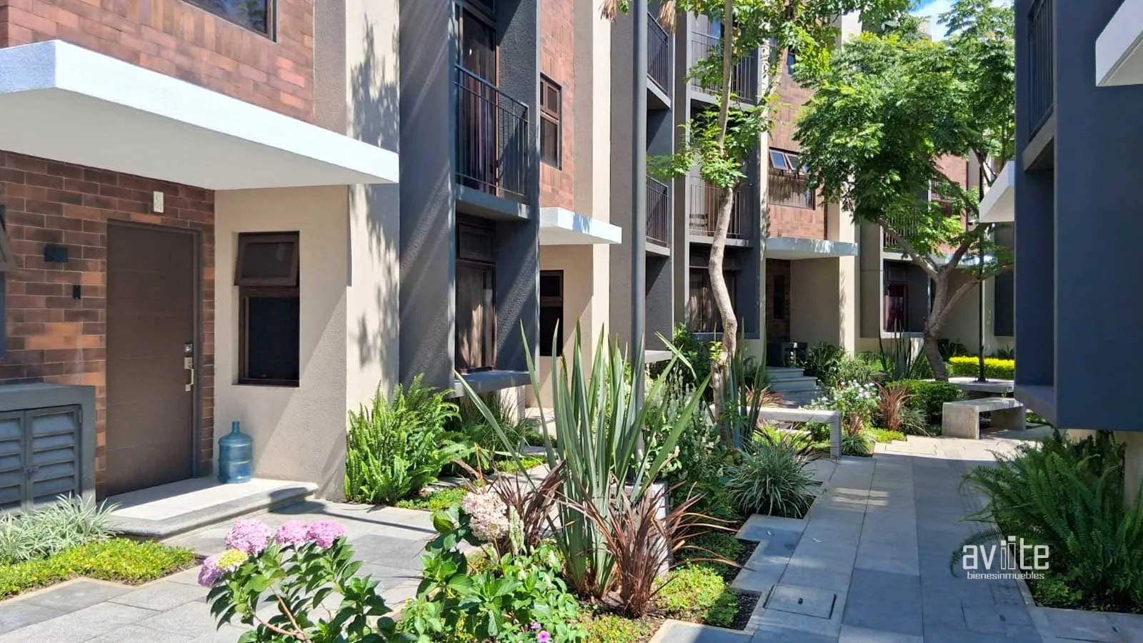 Condado Naranjo. Segovia. casa de 3 niveles con 3 habitaciones en alquiler Q9,000 — Casa en Alquiler en Condado Naranjo, Zona 4 Mixco, Guatemala, Ciudad — foto 1 de 6