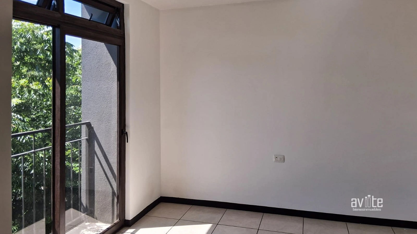 Condado Naranjo. Segovia. casa de 3 niveles con 3 habitaciones en alquiler Q9,000 — Casa en Alquiler en Condado Naranjo, Zona 4 Mixco, Guatemala, Ciudad — foto 2 de 6