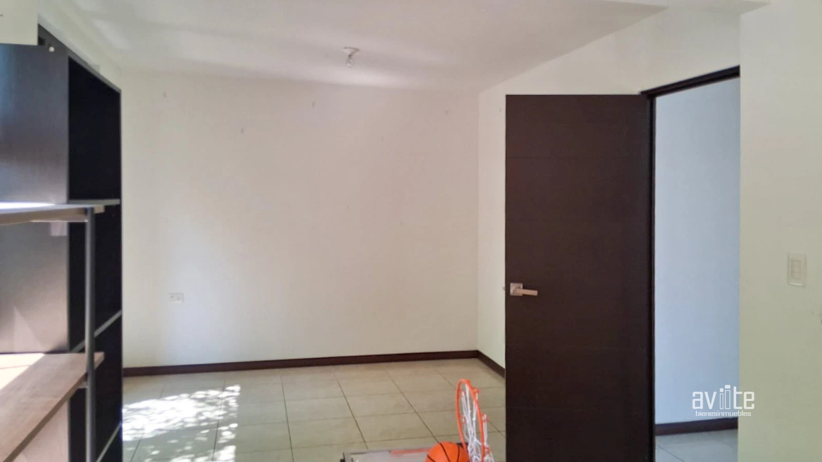 Condado Naranjo. Segovia. casa de 3 niveles con 3 habitaciones en alquiler Q9,000 — Casa en Alquiler en Condado Naranjo, Zona 4 Mixco, Guatemala, Ciudad — foto 3 de 6