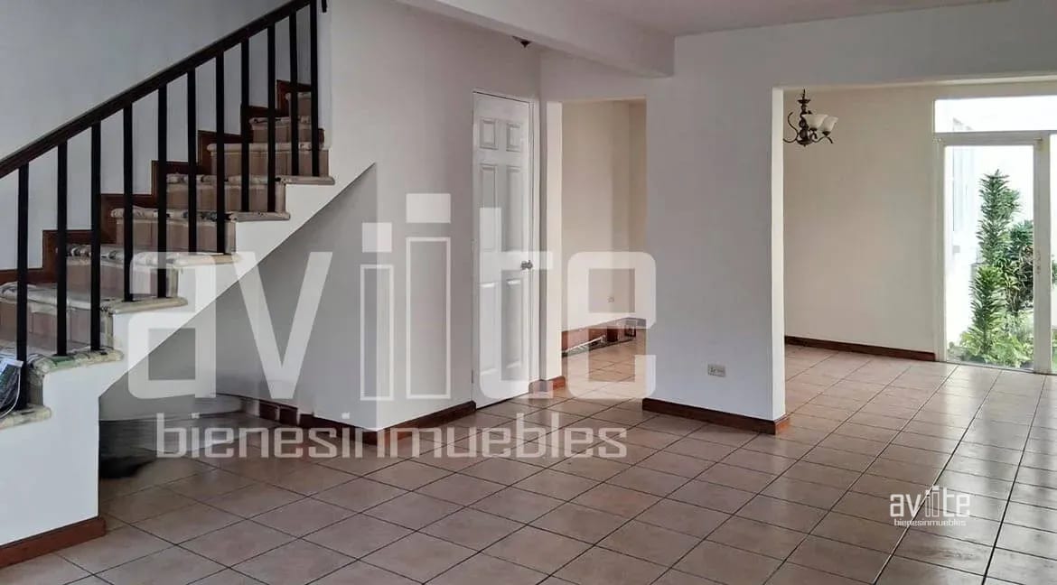 Condado Naranjo, Real Solana en venta. Lindo jardín, mucho espacio familiar — Casa en Venta en Condado Naranjo, Zona 4 Mixco, Guatemala, Ciudad — foto 1 de 11