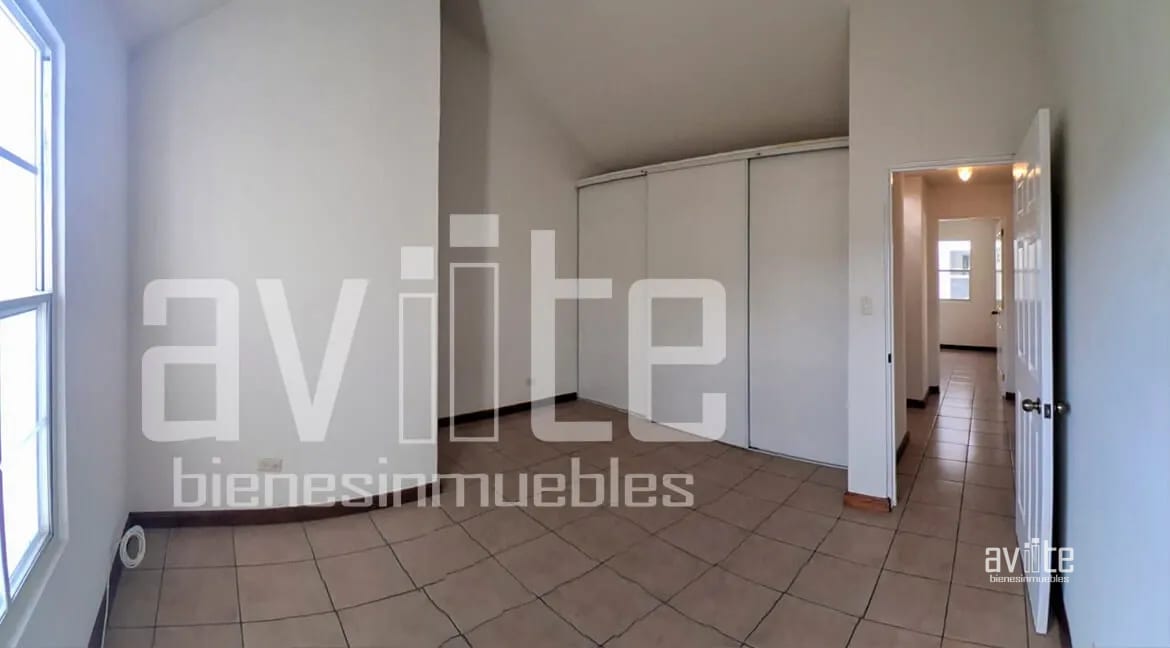 Condado Naranjo, Real Solana en venta. Lindo jardín, mucho espacio familiar — Casa en Venta en Condado Naranjo, Zona 4 Mixco, Guatemala, Ciudad — foto 6 de 11