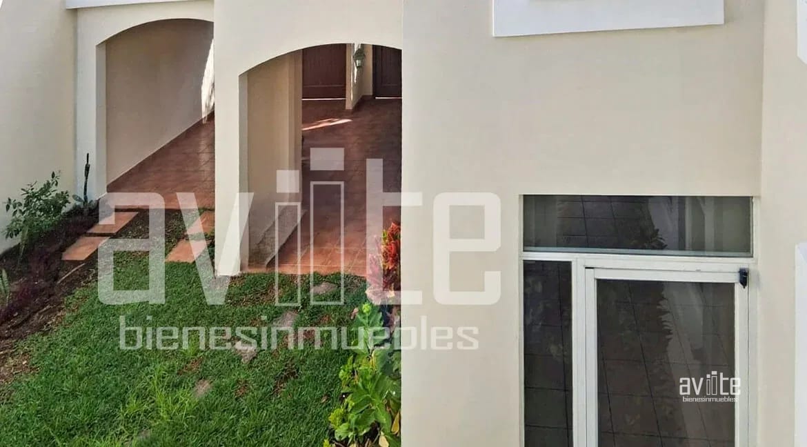 Condado Naranjo, Real Solana en venta. Lindo jardín, mucho espacio familiar — Casa en Venta en Condado Naranjo, Zona 4 Mixco, Guatemala, Ciudad — foto 8 de 11