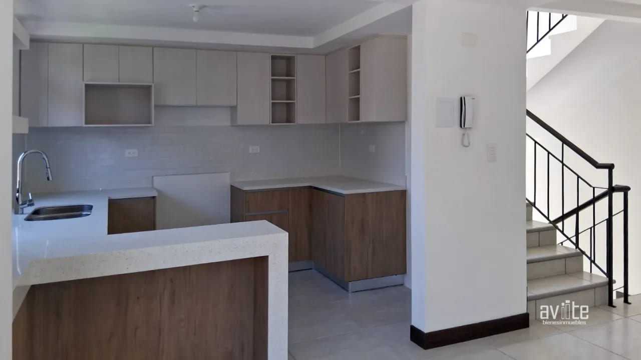 Condado Naranjo, casa para estrenar Q10,500.00 — Casa en Alquiler en Condado Naranjo, Zona 4 Mixco, Guatemala, Ciudad — foto 3 de 11