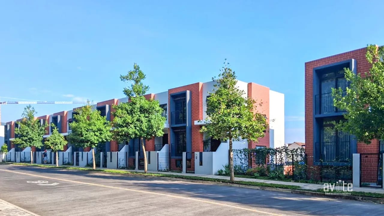 Condado Naranjo, casa para estrenar Q10,500.00 — Casa en Alquiler en Condado Naranjo, Zona 4 Mixco, Guatemala, Ciudad — foto 1 de 11