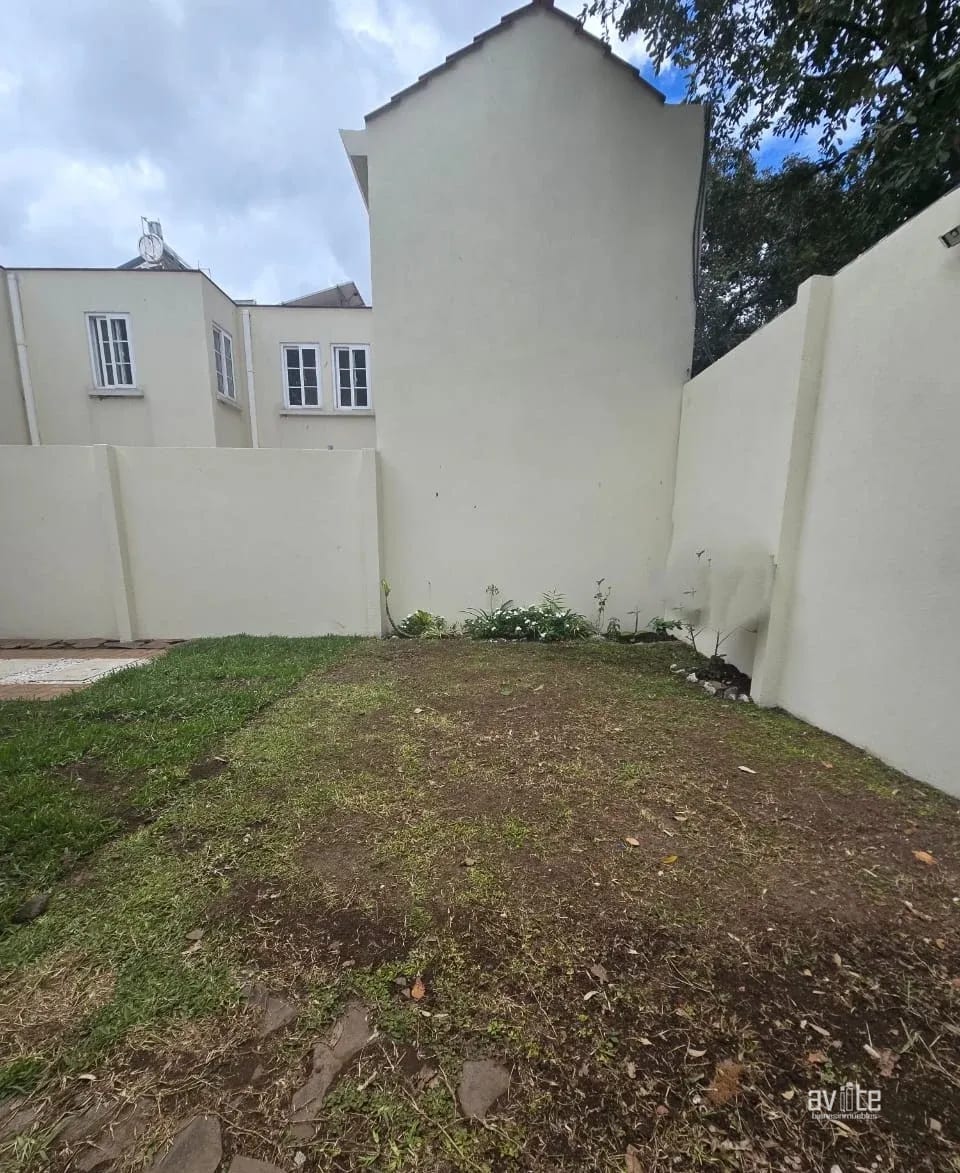 Casa con jardín grande, de Alameda Norte en Condado Naranjo — Casa en Alquiler en Condado Naranjo, Zona 4 Mixco, Guatemala, Ciudad — foto 9 de 9