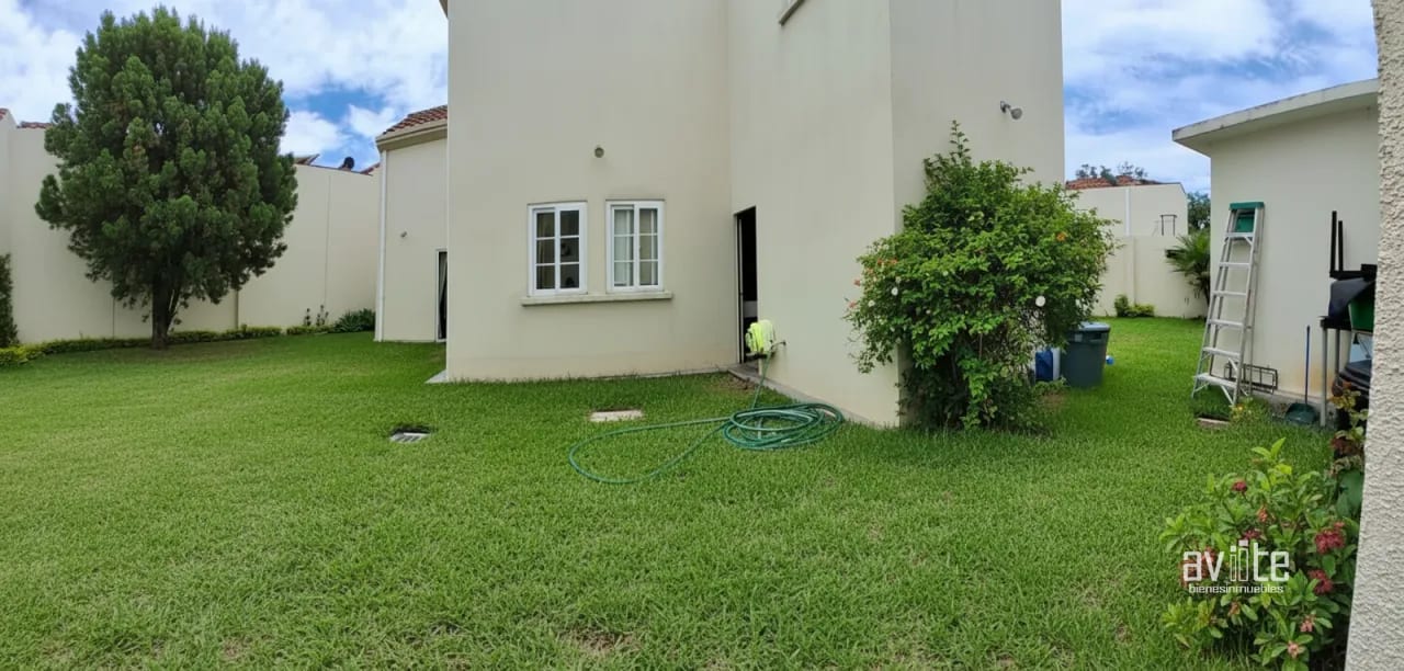 Jardín con casa en Condado Naranjo, dentro de Alameda Norte. — Casa en Venta en Condado Naranjo, Zona 4 Mixco, Guatemala, Ciudad — foto 5 de 10