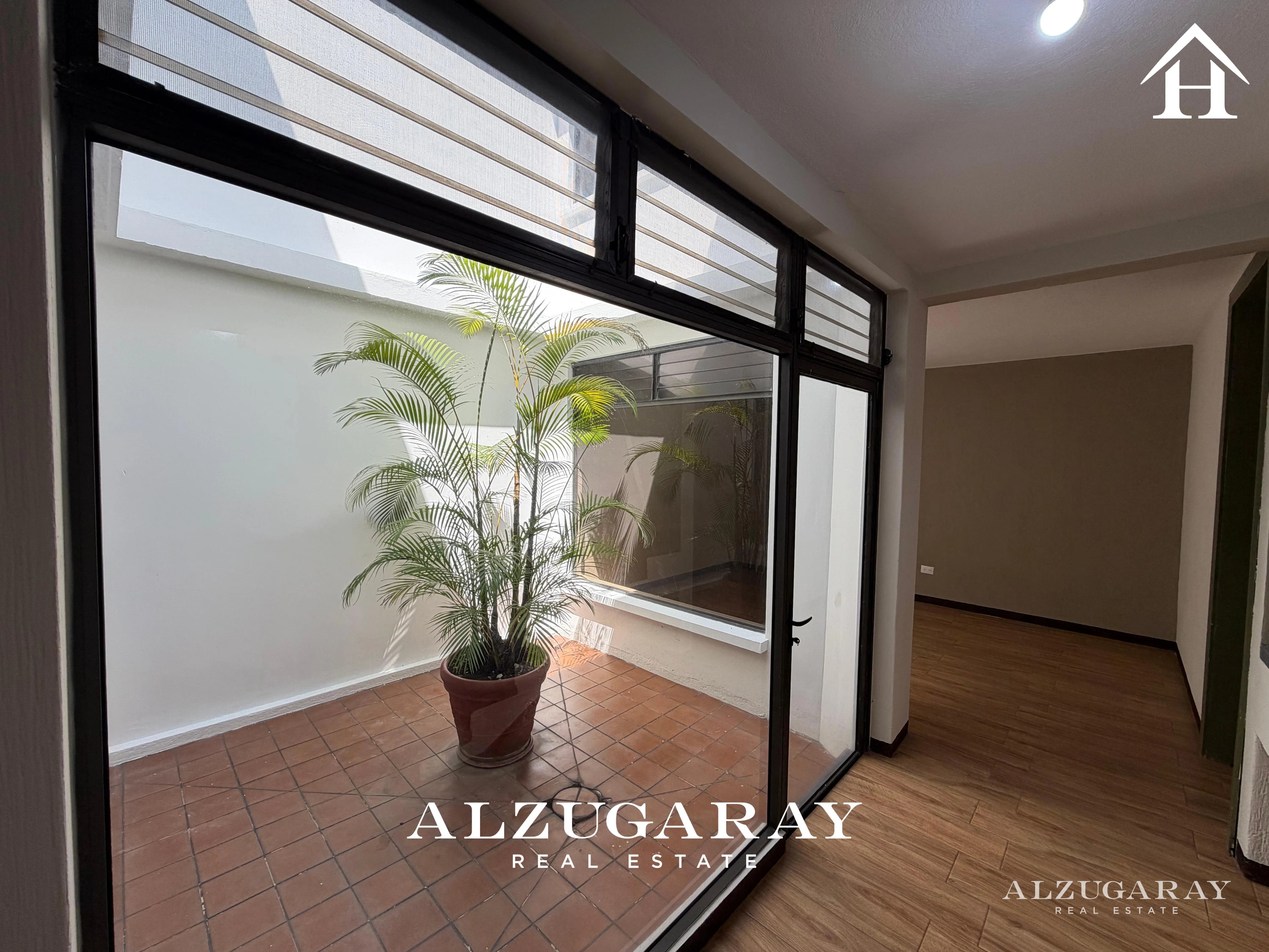 CASA REMODELADA EN CONDOMINIO - 3 HAB. AVENIDA HINCAPIE ZONA 13 — Casa en Alquiler en Zona 15, Guatemala, Ciudad — foto 1 de 12