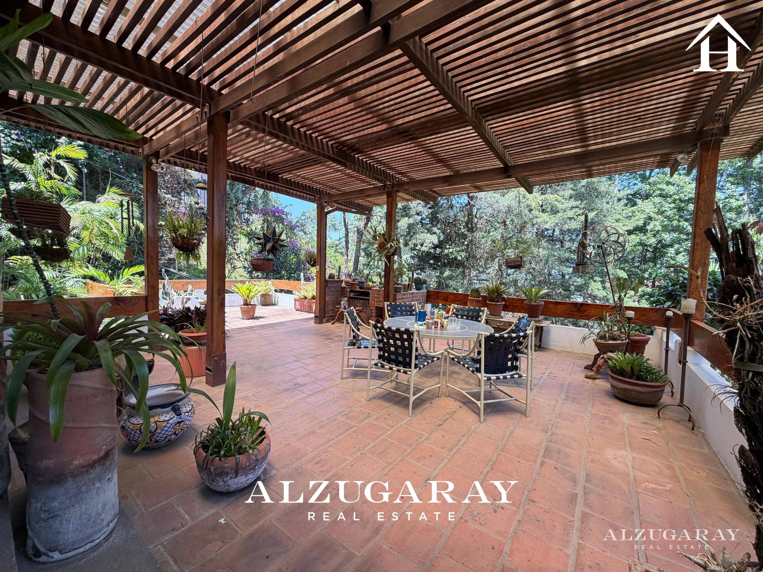 CASA CON JARDIN AMPLIO- 4 HAB./ COL. SAN RAFAEL 1 — Casa en Venta en San Rafael, Carretera a El Salvador, Guatemala, Ciudad — foto 4 de 12
