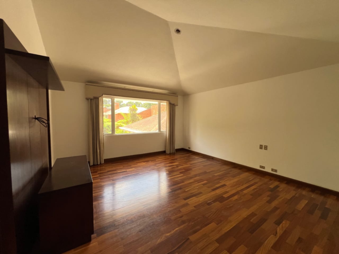 CASA RENTA CONDOMINIO LAS LUCES KM 13.5 , 700 MTS2, 4 DORMITORIOS $3,700 + IVA + MANT — Casa en Alquiler en Las Luces, Carretera a El Salvador, Guatemala, Ciudad — foto 7 de 8