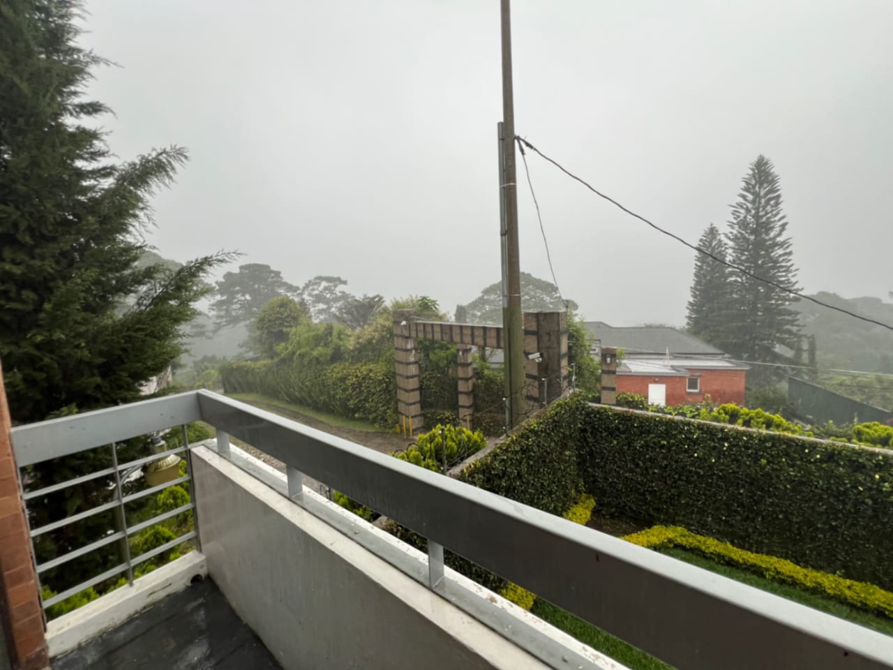 MUXBAL CASA VENTA DENTRO DE CONDOMINIO PRIVADO, 3 DORMITORIOS, SALÓN DE JUEGOS CON SALIDA A JARDÍN Y BAÑOS COMPLETOS, 365 MTS2, 2 PARQUEOS, 3 DIFERENTES ACCESOS, $580,000 DÓLARES — Casa en Venta en Muxbal, Guatemala, Ciudad — foto 10 de 14